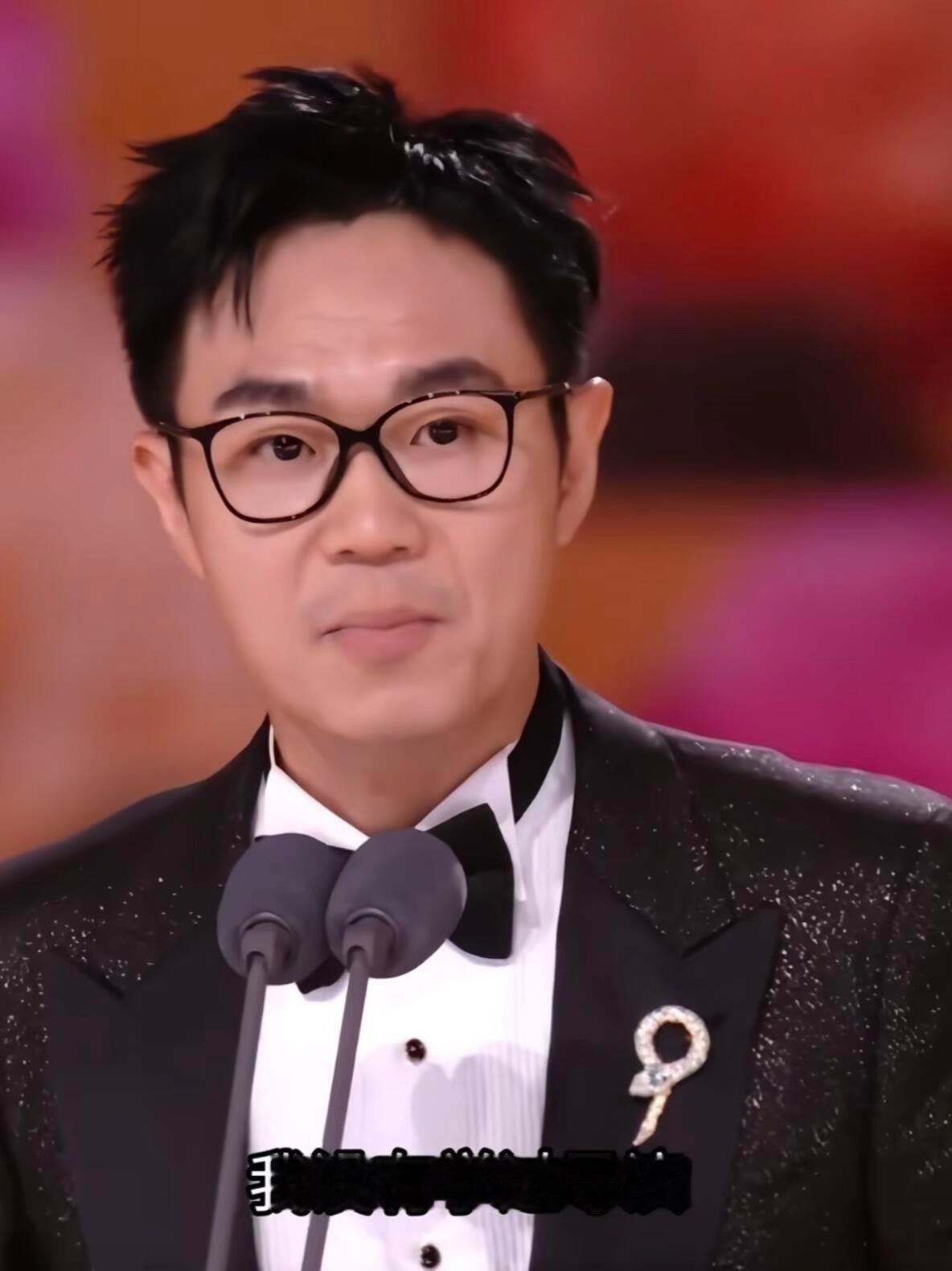 我拿奖就大鹏这样 我拿奖就大鹏这样哈哈哈哈哈已经是跟着大鹏在屏幕前笑了半天了，太