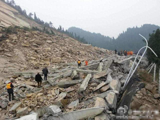 贵阳一在建项目发生土体垮塌3人死亡