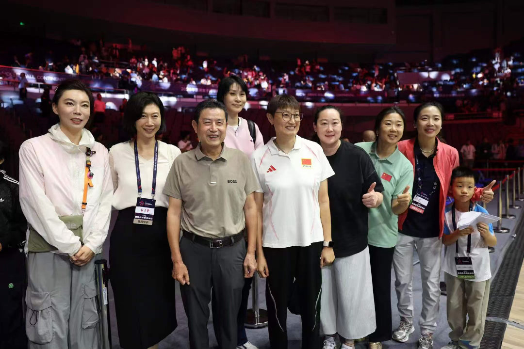 “黄金一代”在天津[开学季]大家应该全都认得出来吧！2026女排亚锦赛中国女排[