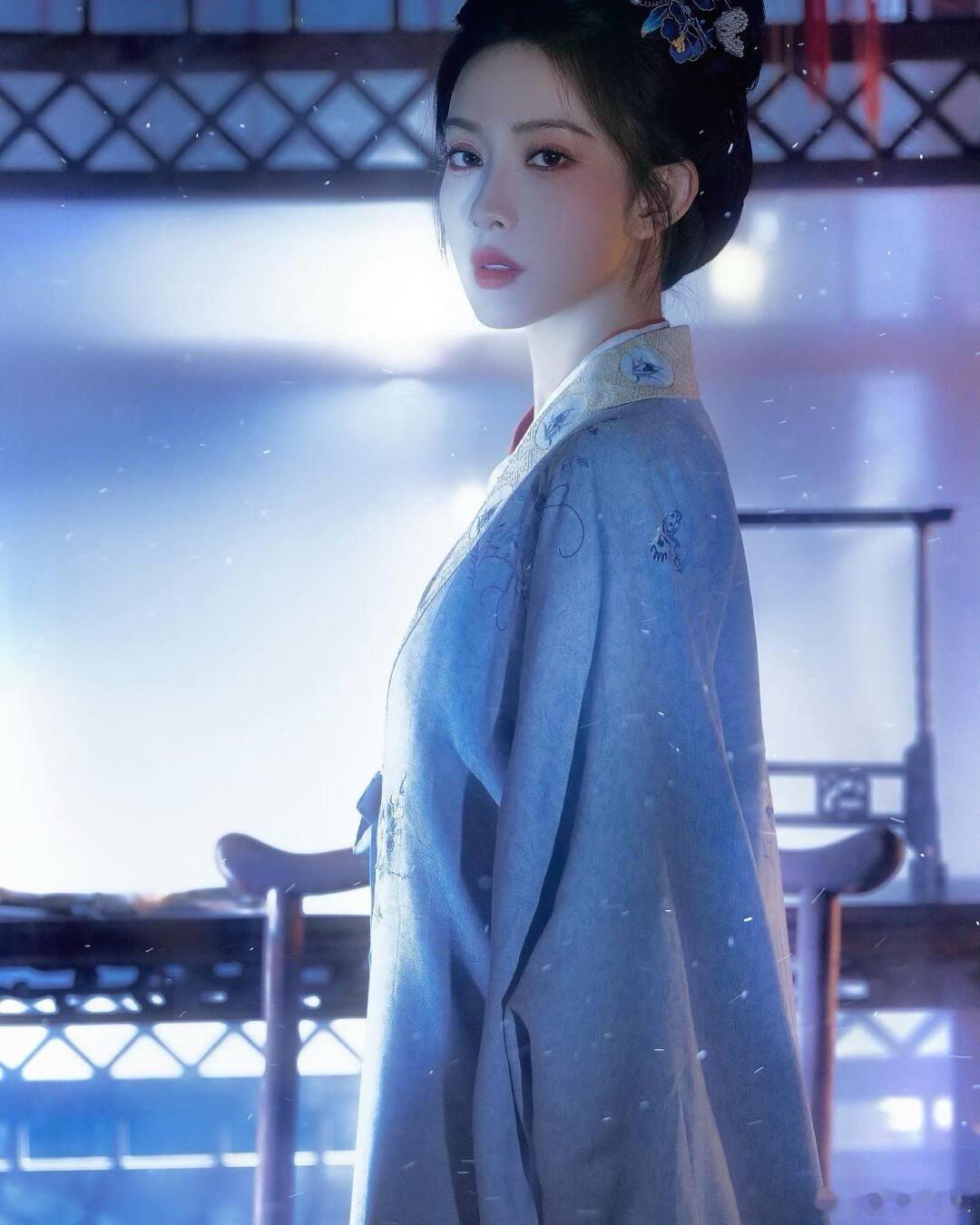 孟子义[超话]   孟子义丨《九重紫》窦四小姐古装写真图集，这也太好看了吧，氛围