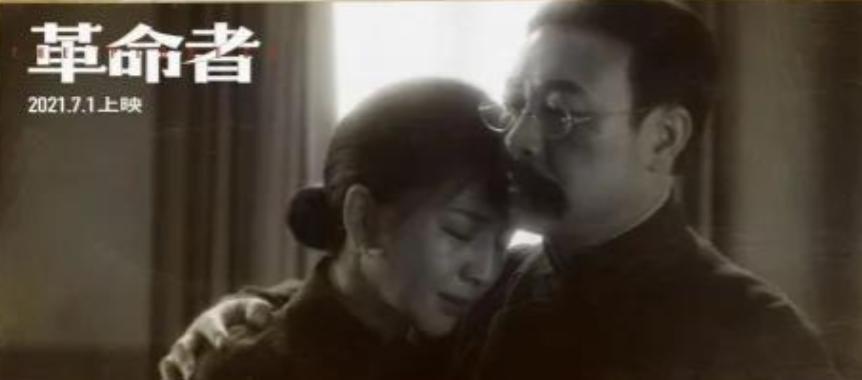 在河北乐亭的一个清晨，薄雾弥漫，庄稼地边的村道上，年仅10岁的李大钊在晨光中背着