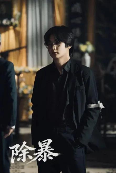 “从没想过再次见面，是看着你从冷柜里被抬出来。”好友任九晗的这句话，让无数人瞬间