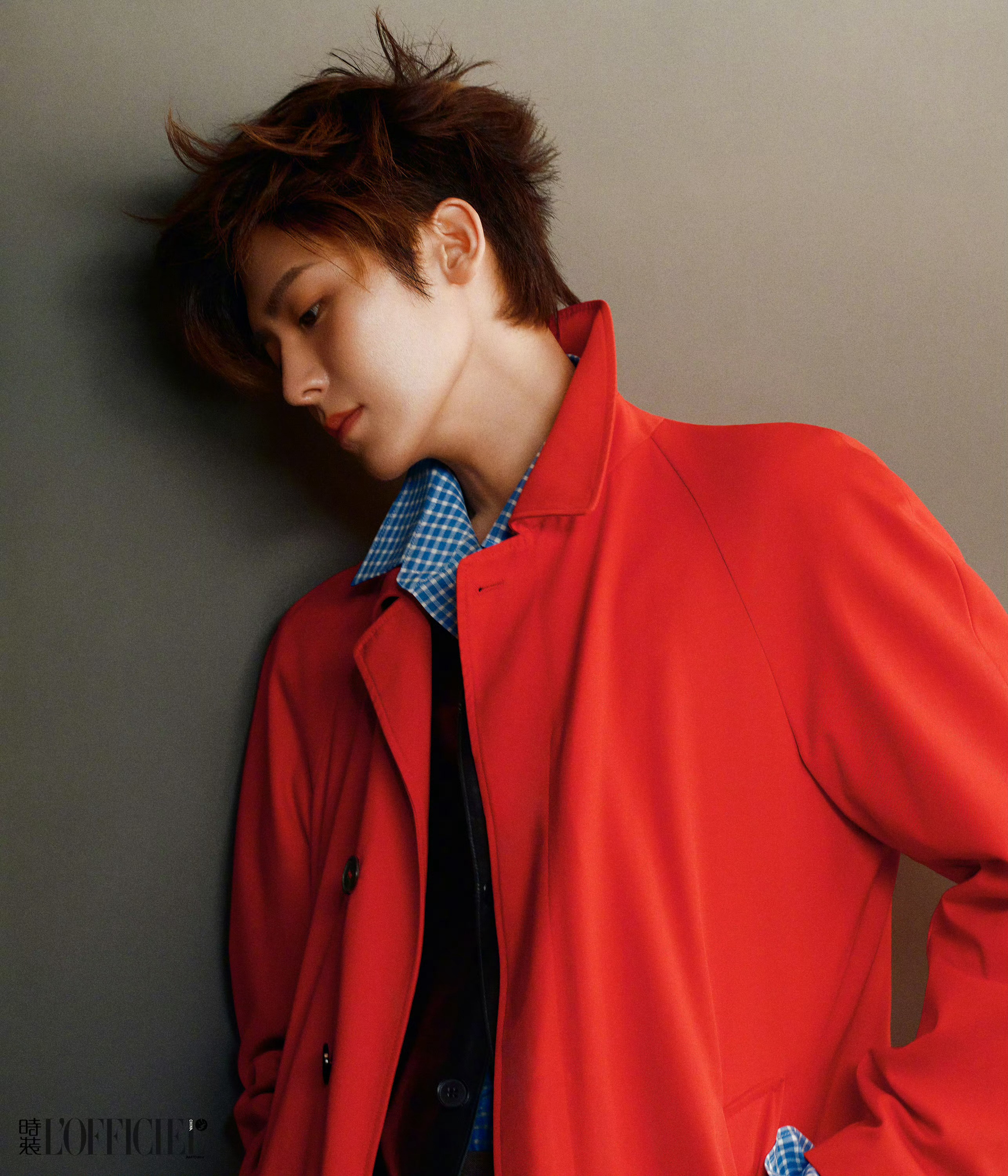 侯明昊  x  时装LOFFICIEL五月刊封面，迎来演员侯明昊登封，也是主流女