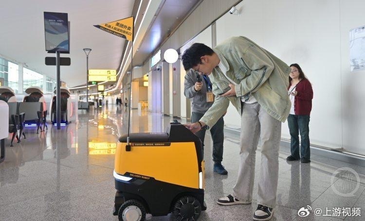 #重庆江北机场候机楼也能点外卖了#【候机楼也能点外卖了！重庆江北国际机场智能机器