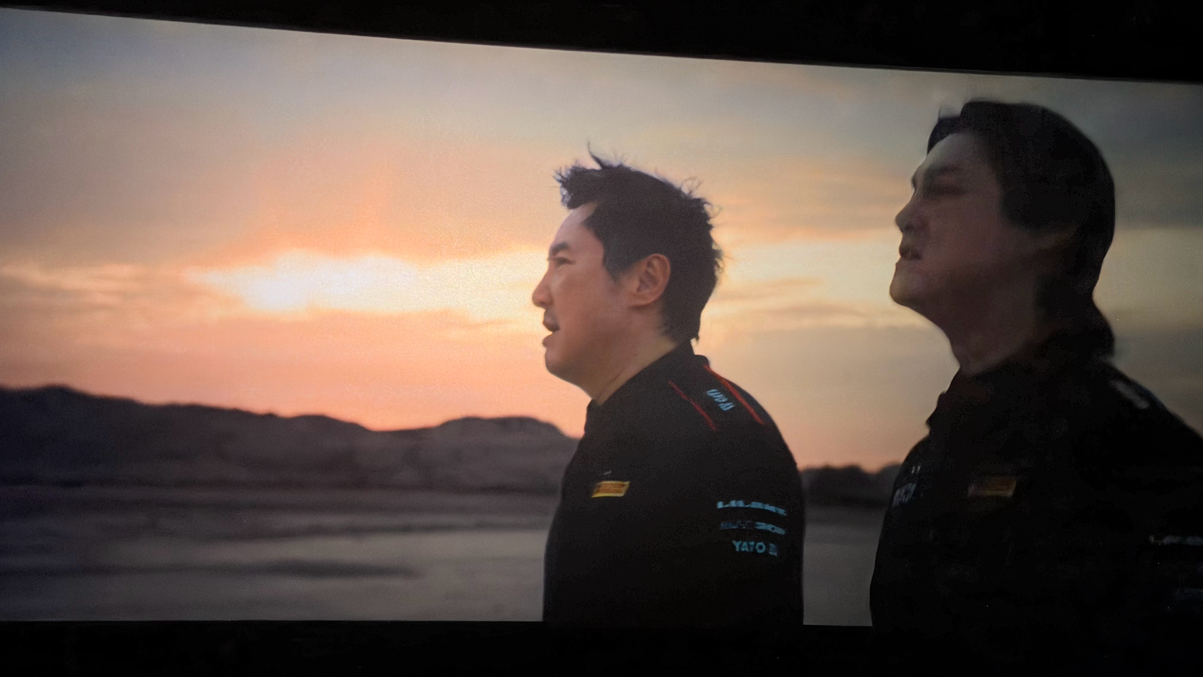 飞驰人生3豆瓣评分降至7.4飞驰人生3大年初一晚上就看了，电影刚开始，外面放烟花