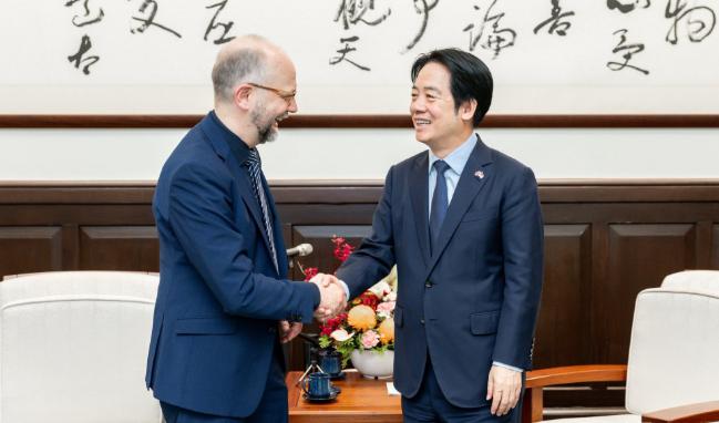 赖清德彻底尴尬了！

5月26日，赖清德与德国联邦议院跨党派代表团的会面，现场气