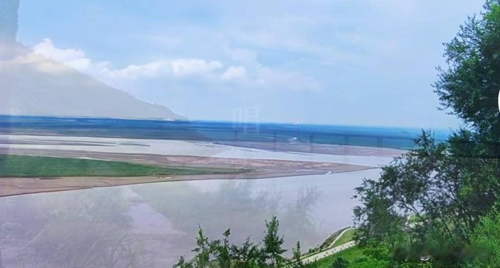 上联：云飘三山五岳；诚邀下联雨洒五湖四海。