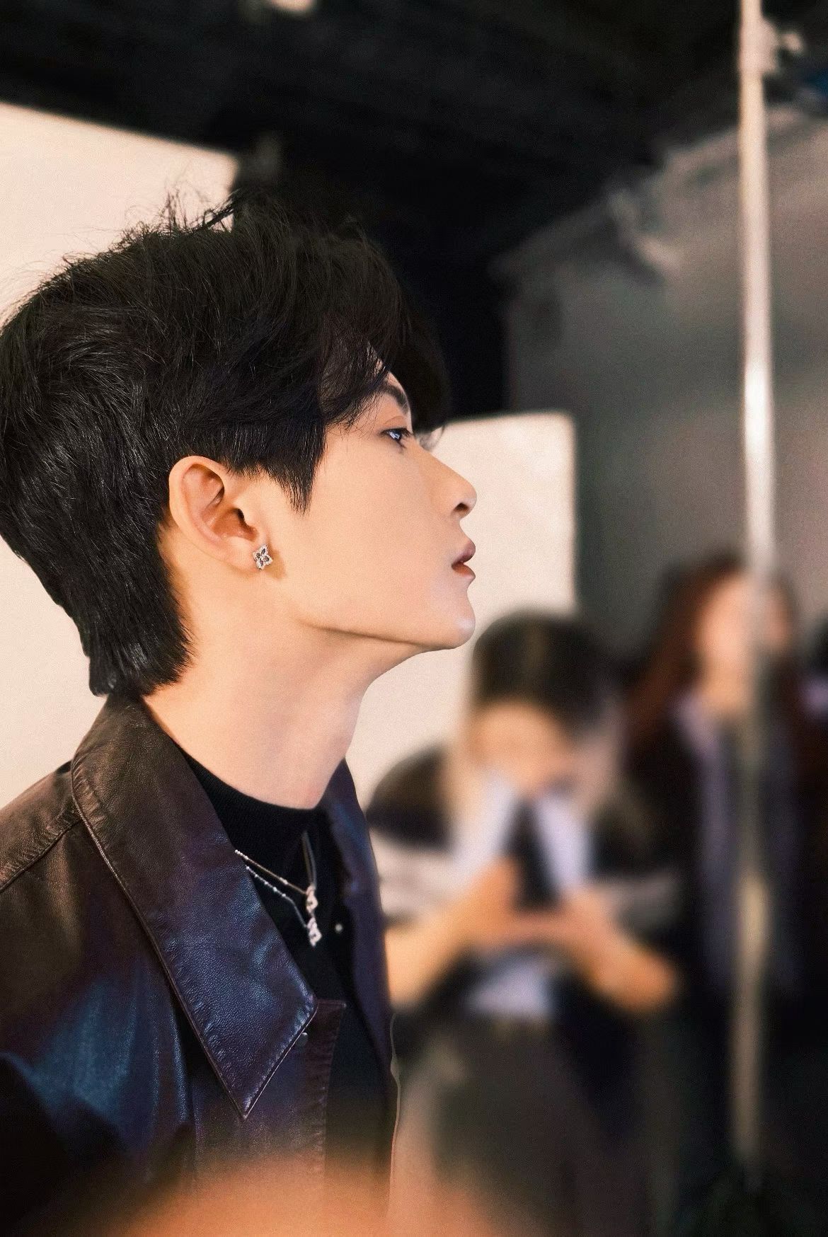 为什么有人能帅成这样