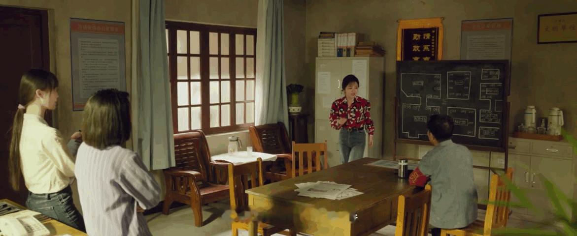 谭松韵新剧把明星效应玩明白了 方婉之真的太有商业头脑了💡！90 年代就懂得借人