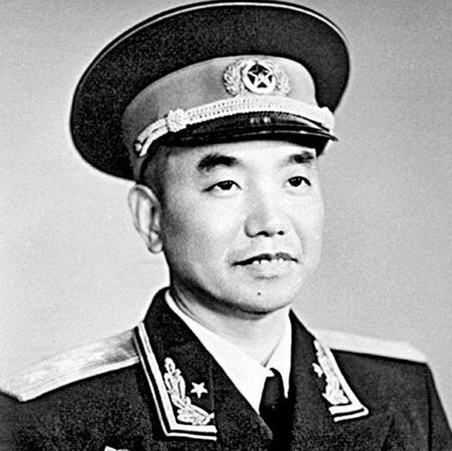 1931年，师长萧克在看到一位俘虏后大惊失色，急忙对看守说“他已经被俘虏了，可以