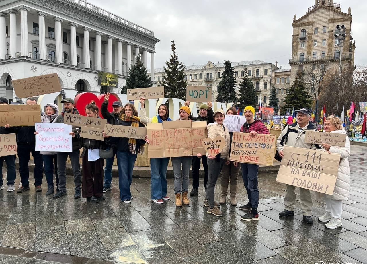 基辅独立广场爆发要求泽连斯基下台集会
基辅举办了一场以“反腐败”为主题的集会，现