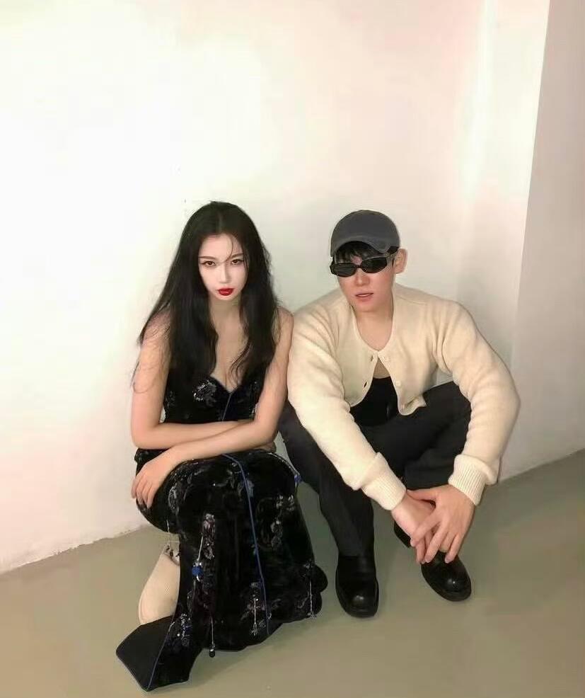 摄影师ig更新和虞书欣的合照 