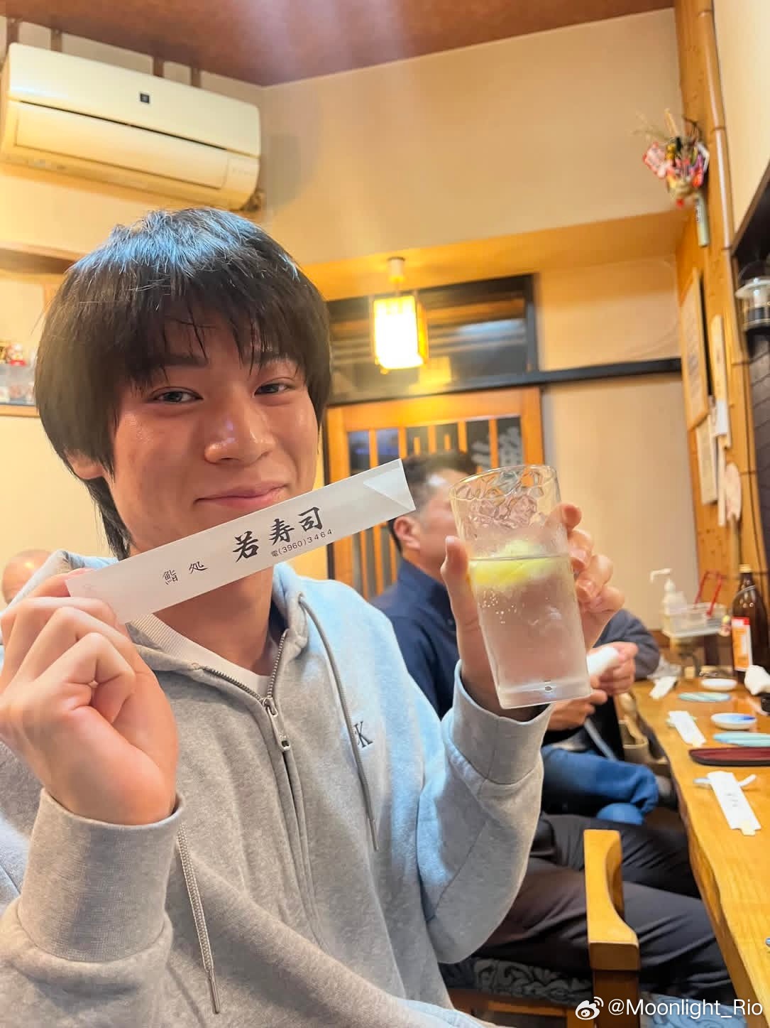 户上隼辅：虽然没有什么特别的意义，不过我也开始玩Threads了。照片是之前还在