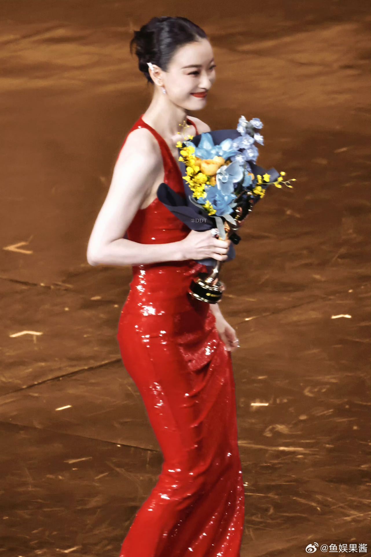 倪妮这铁真没白撸 用自律掌控身体，用实力诠释角色，每一个高光动作背后，都是不为人