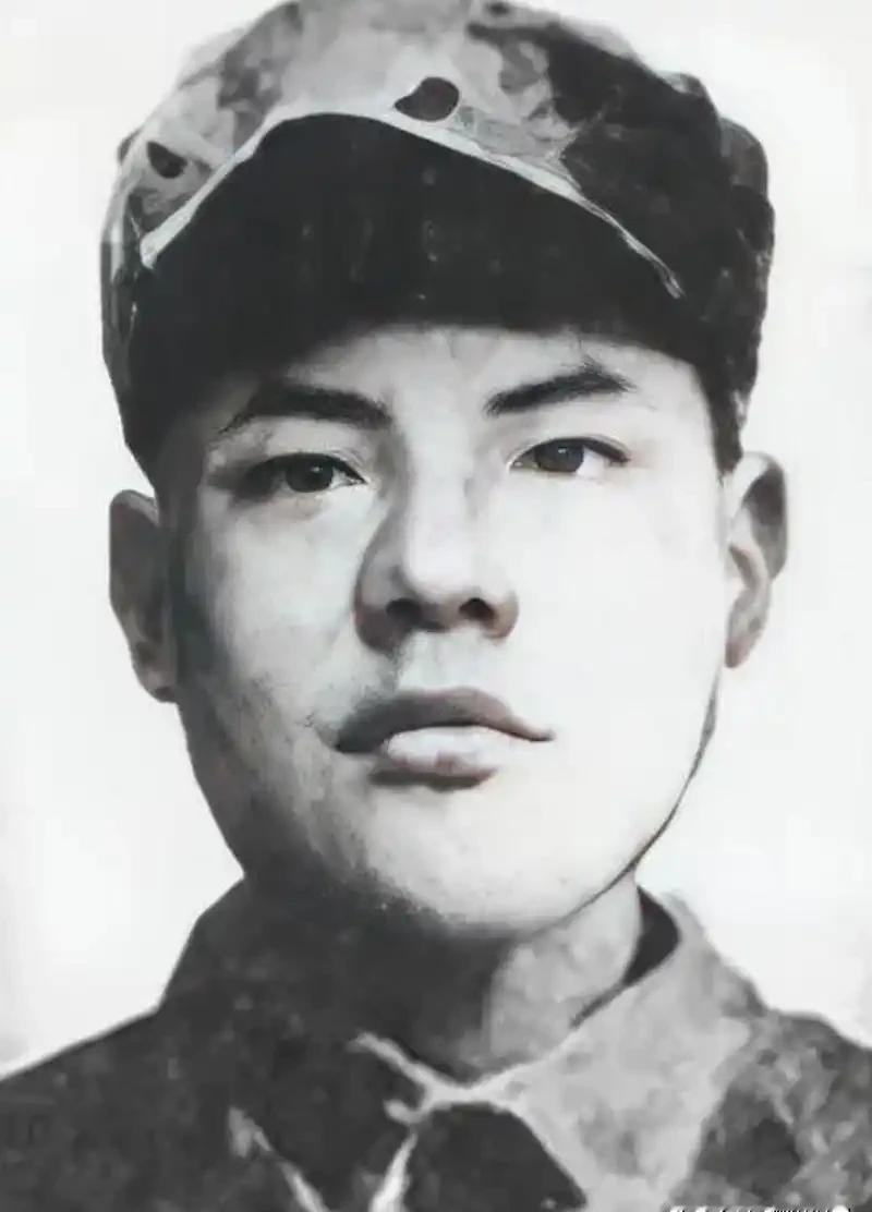 1943年，仅25岁的八路军科长被俘，日军把他带到华丽住所，还找来美娇娘与他同房