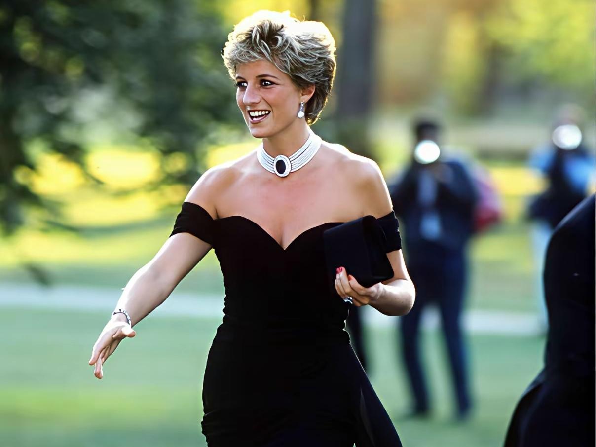 戴安娜糊涂呀！她的一己之力“叛逆”，在王室面前无疑是“鸡蛋碰石头”！
查尔斯有婚