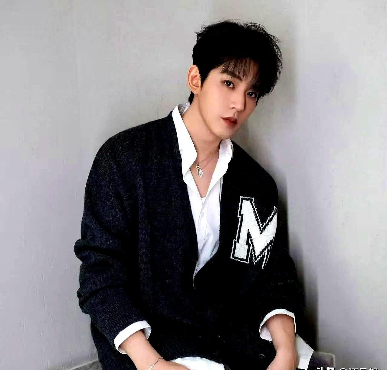 邓为的待爆期2025年初就直接结束了。
 
他靠仙台有树跳出配角圈 拿下一番男主