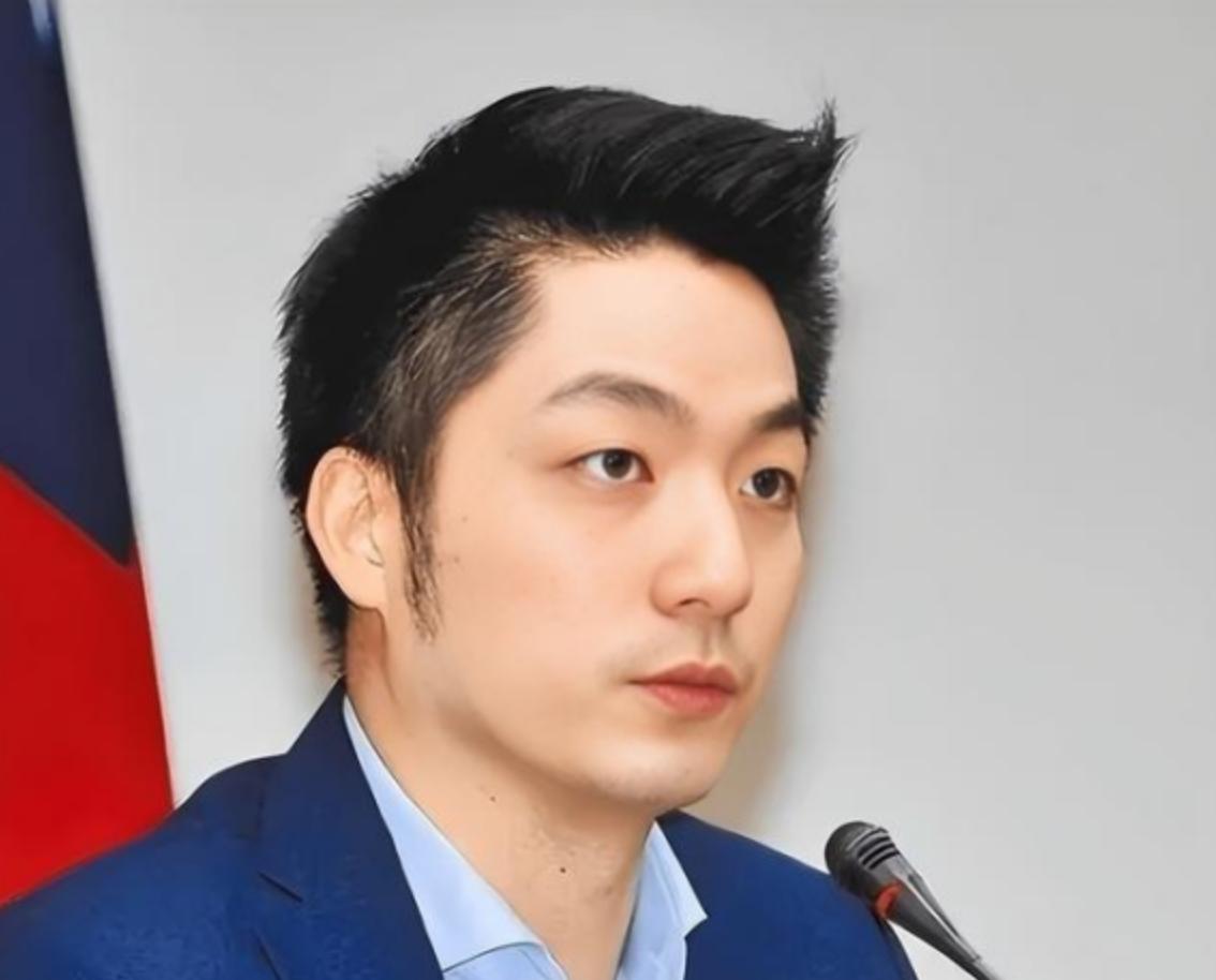 记者曾问蒋万安：你是台湾人还是中国人？蒋万安的回答出乎预料。他说：我是台湾人，是