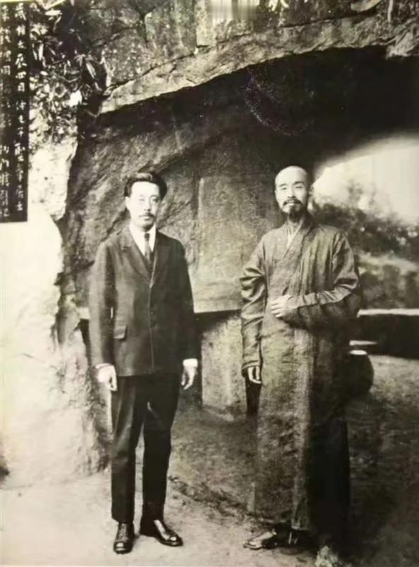 弘一法师：放生的五种福报

自己既不杀生，亦应劝一切人皆不杀生。况家中男女等皆自