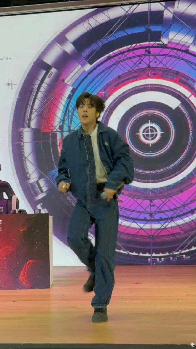 #姚柏南说林超泽像蔡文姬# 哇哦！姚柏南竟然说林超泽像蔡文姬，这一说法真是让人感