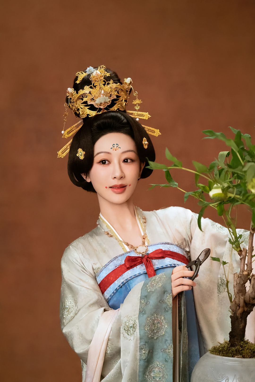 国色芳华的商业价值 杨紫何惟芳就是权威 国色芳华的商业价值已经多次出现在财报上，