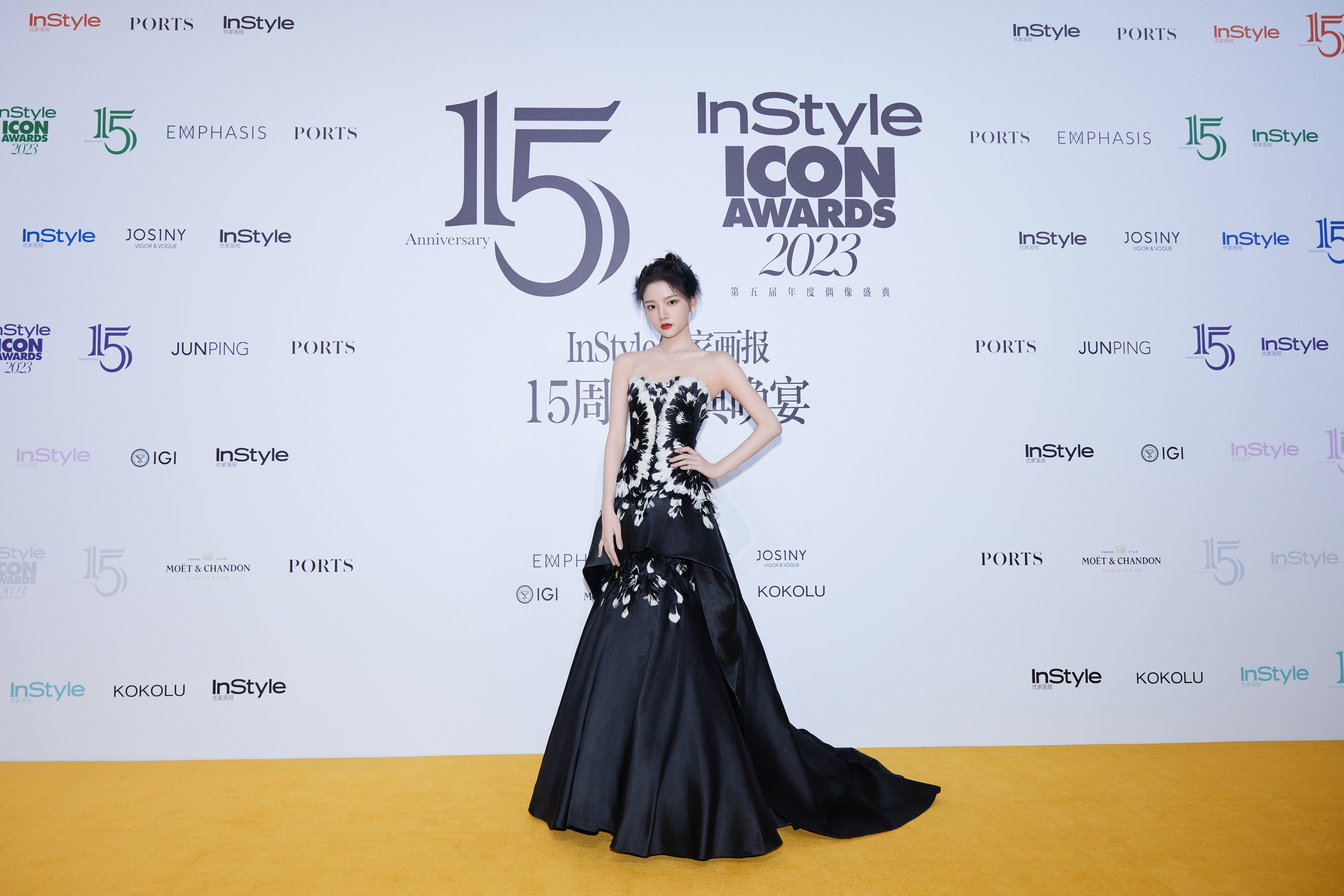 任敏[超话] 在复制粘贴的时代，你是手写的诗[鲜花] ​​​