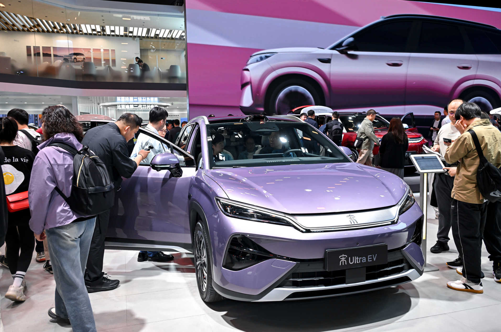 北京车展转了一圈，比亚迪王朝展台人是真的多，宋Ultra EV6.1万+大唐预售