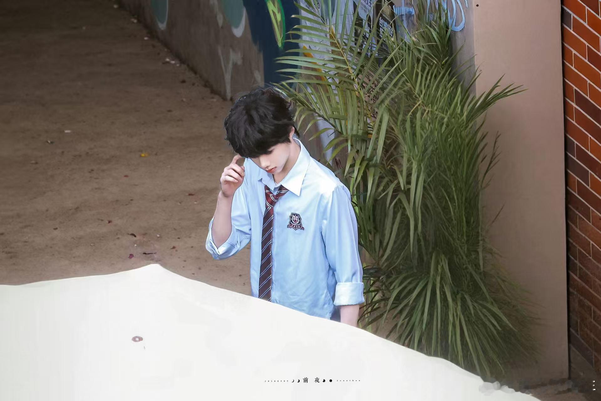 陈奕恒被导演夸了 我们的少年时代2拍摄现场，陈奕恒诠释的林清源又萌又灵，洒水救人