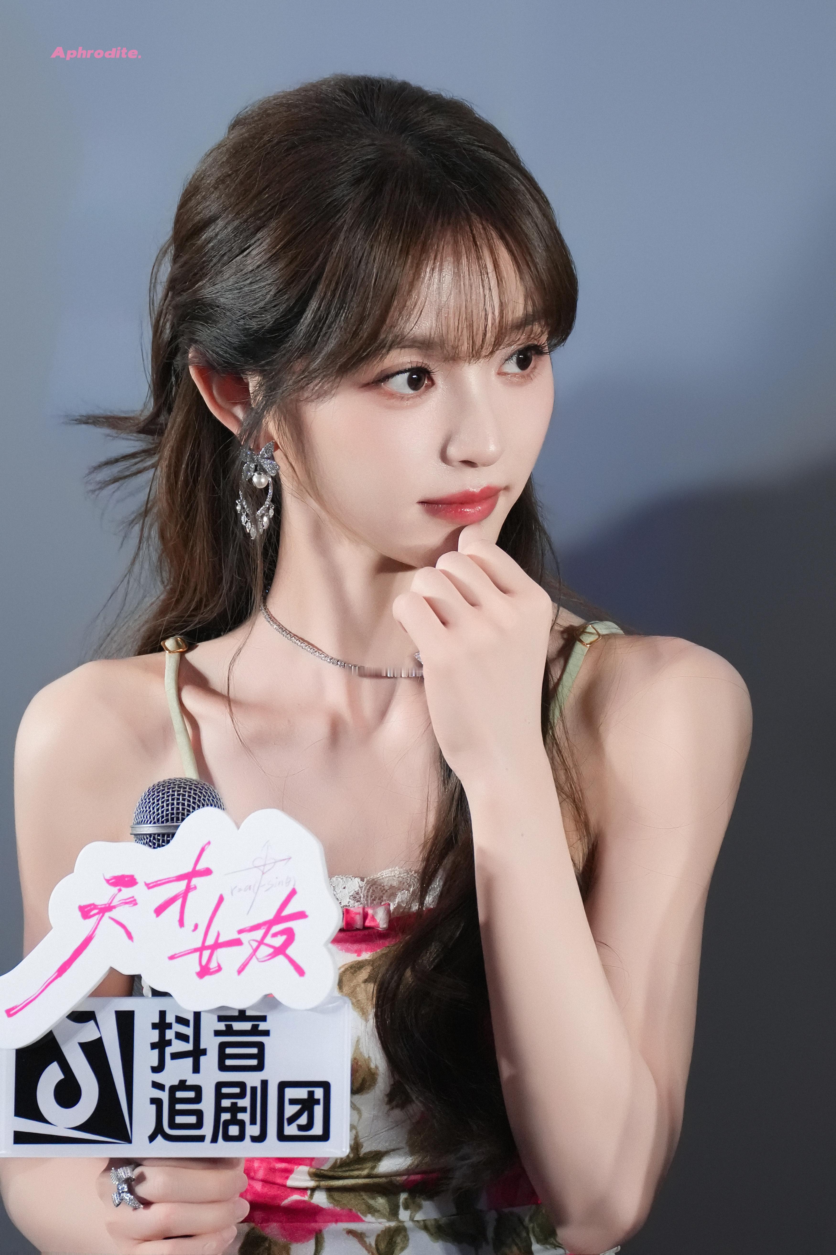 曝田曦薇将演我在废土世界扫垃圾吃瓜🍉不信🍉 只听真瓜主田曦薇说的期待下田曦薇