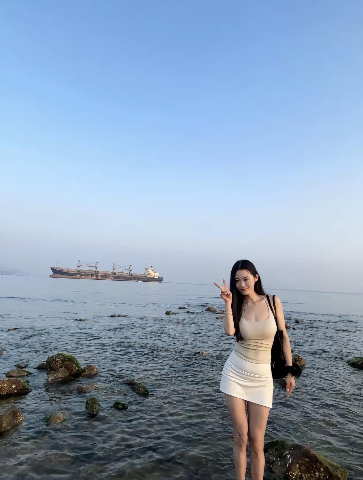 每一个心怀大海的人，必有一颗宽容的心。这么好看的妹妹，居然还是单身，确实是让人匪