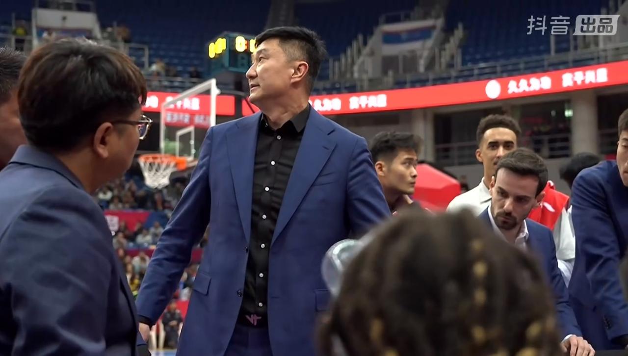 广东客场110:105加时险胜青岛，重新返回前四排名！这场比赛广东赢的惊险，首先