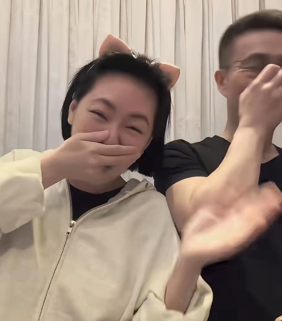 S姐生日那天,她拍视频,她在家里,她想姐姐,大家知她心痛,她需亲人,家人力量大,