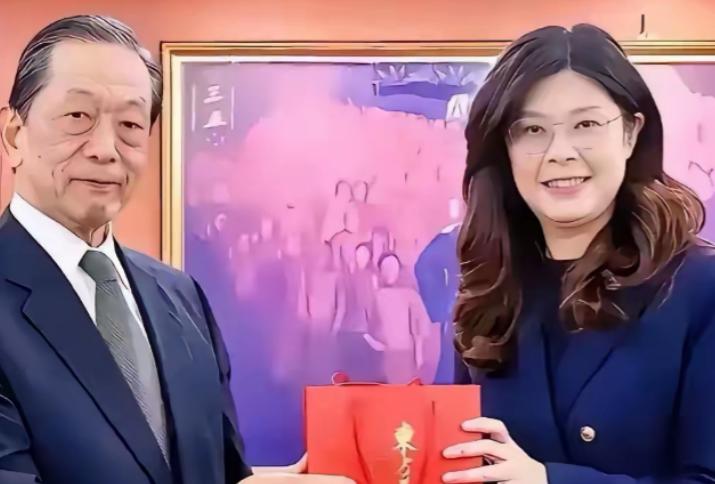 台湾国民党残余势力向日本政府捐款后不久，日本政府竟公然宣布恢复其当年侵华的邪恶旧