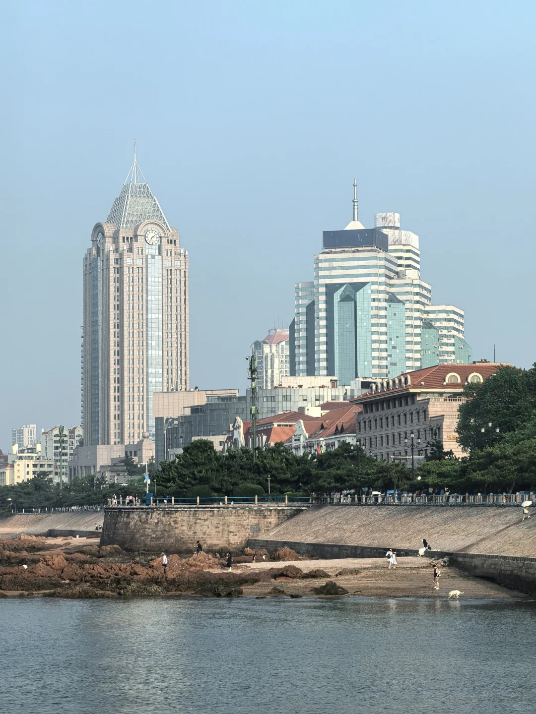 8.16青岛街头实况 有点凉风 海边薄雾