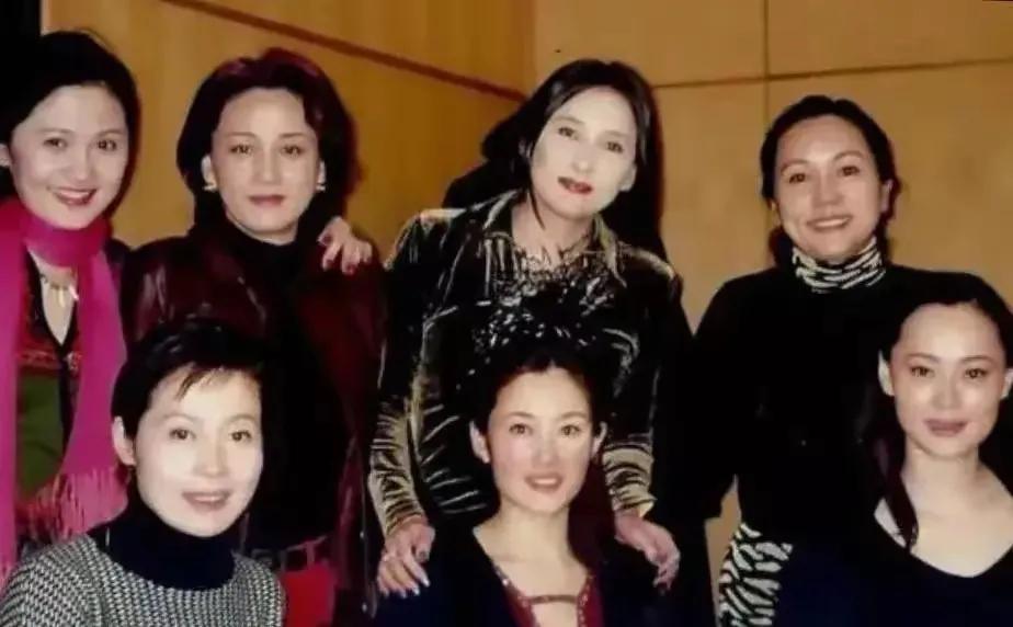 这些老演员都是有名的，你还能叫出她们的名字吗？