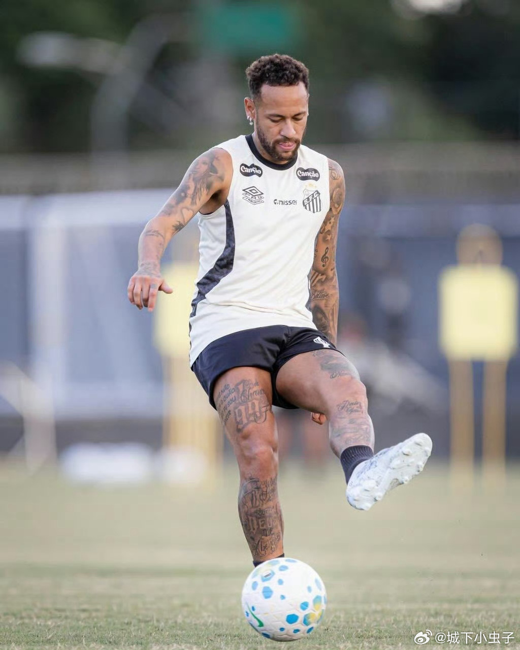 内马尔内马尔 训练🏋️♀️内马尔与足球相关的事情都是认真又很帅的 