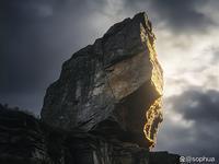 身处迷茫别慌，守住初心终会遇见属于自己的光
 
最近不少人都在感慨，身边不管是刚