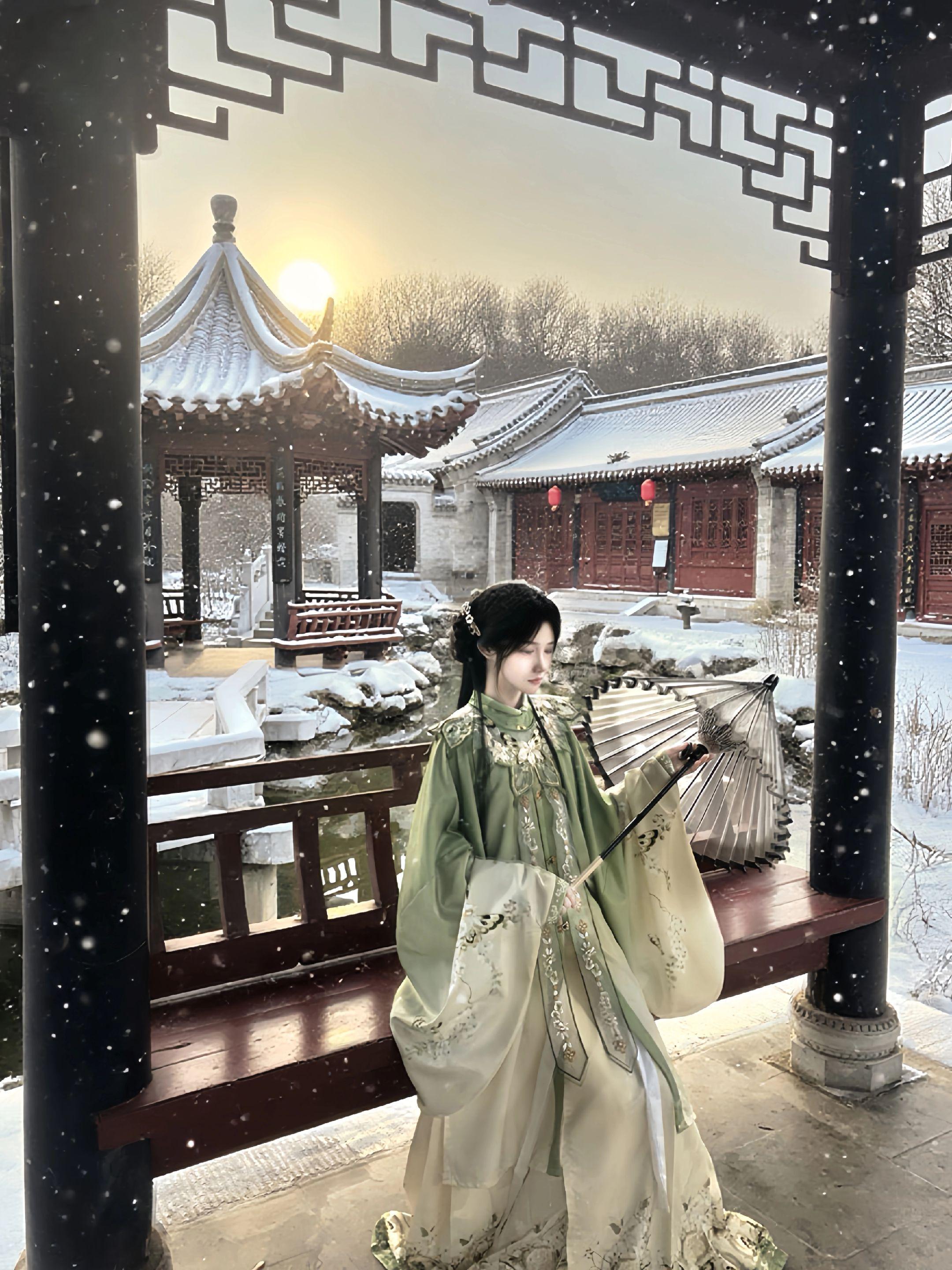 “春风沉醉吹不展愁眉”