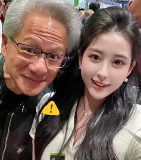 黄仁勋身边的莺莺燕燕，才不是什么“会来事儿”，那叫资本的引力场
黄仁勋走到哪，顶