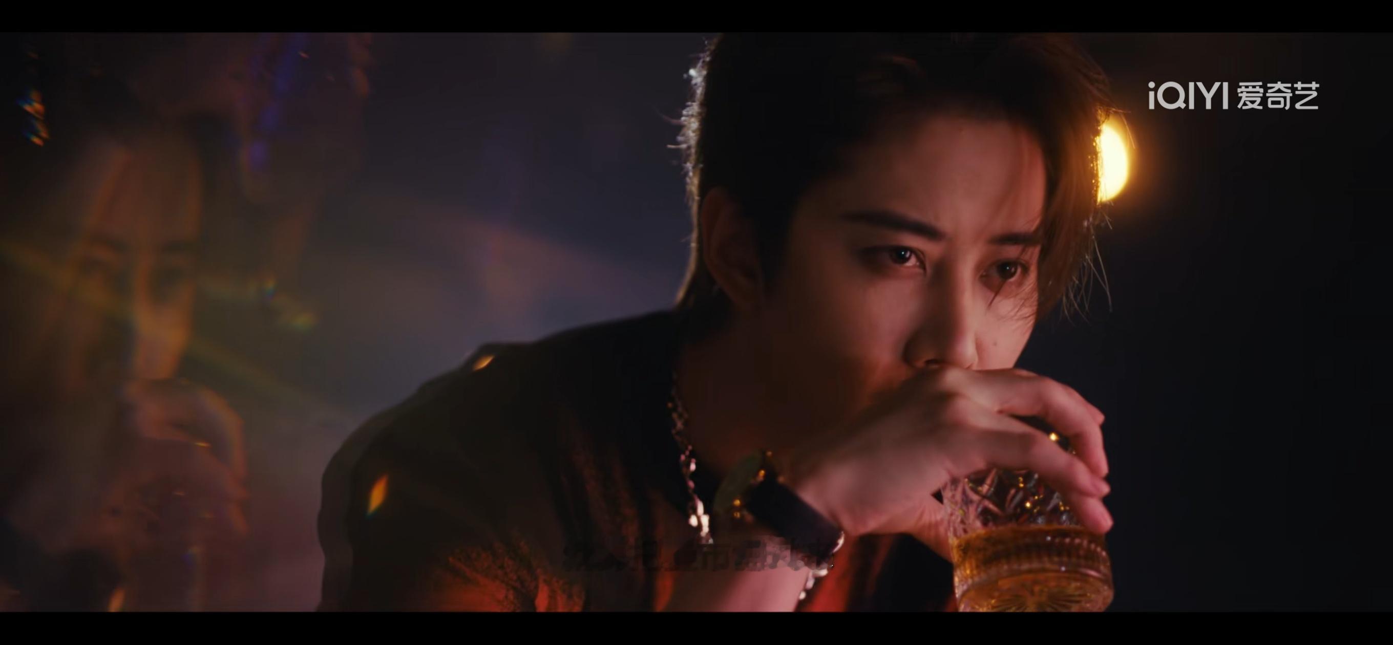 双轨 你们看剧的时候看到这里真的没笑吗？以前每一部民偶男主都会说“就算把整个上海