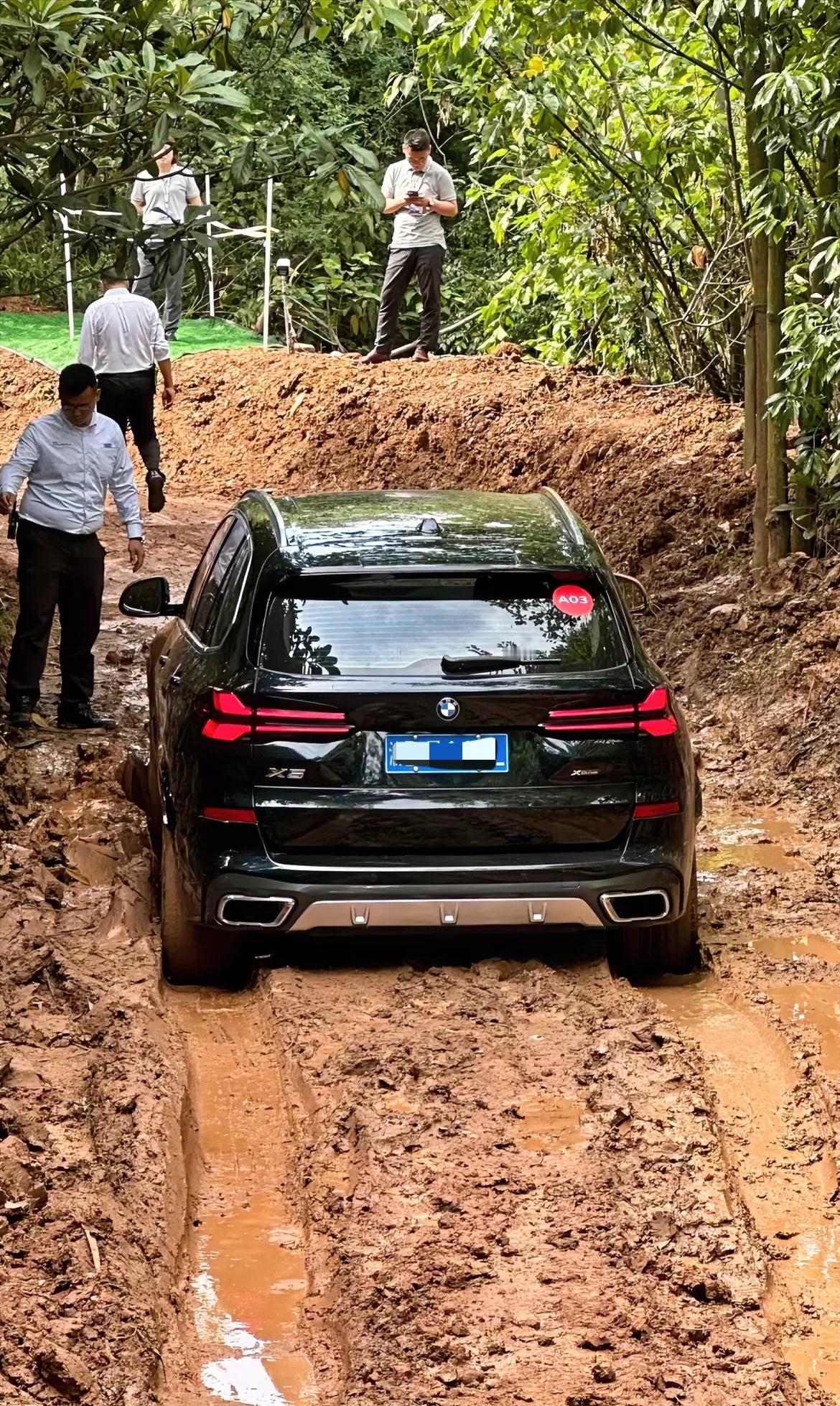 有一点想不明白
宝马X5号称“公路之王”
为什么挑战不了成佛破？
按理说这个价位