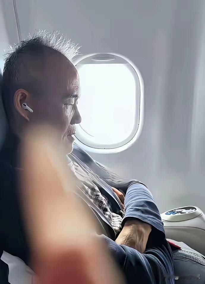 70多岁本是颐养天年的年纪，
却还要应付骄妻田朴珺和幼子，
万科王石先生太累了，