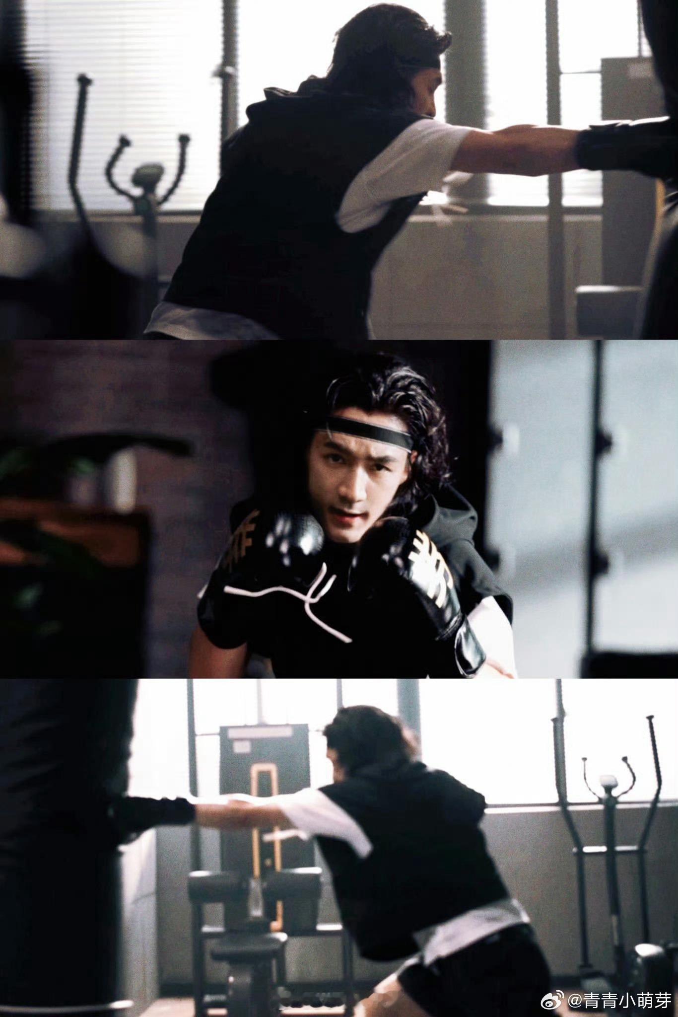 此沙黑皮发带体育生此沙这黑皮发带造型，绝了！活脱脱就是拳击场上的焦点。动作标准利