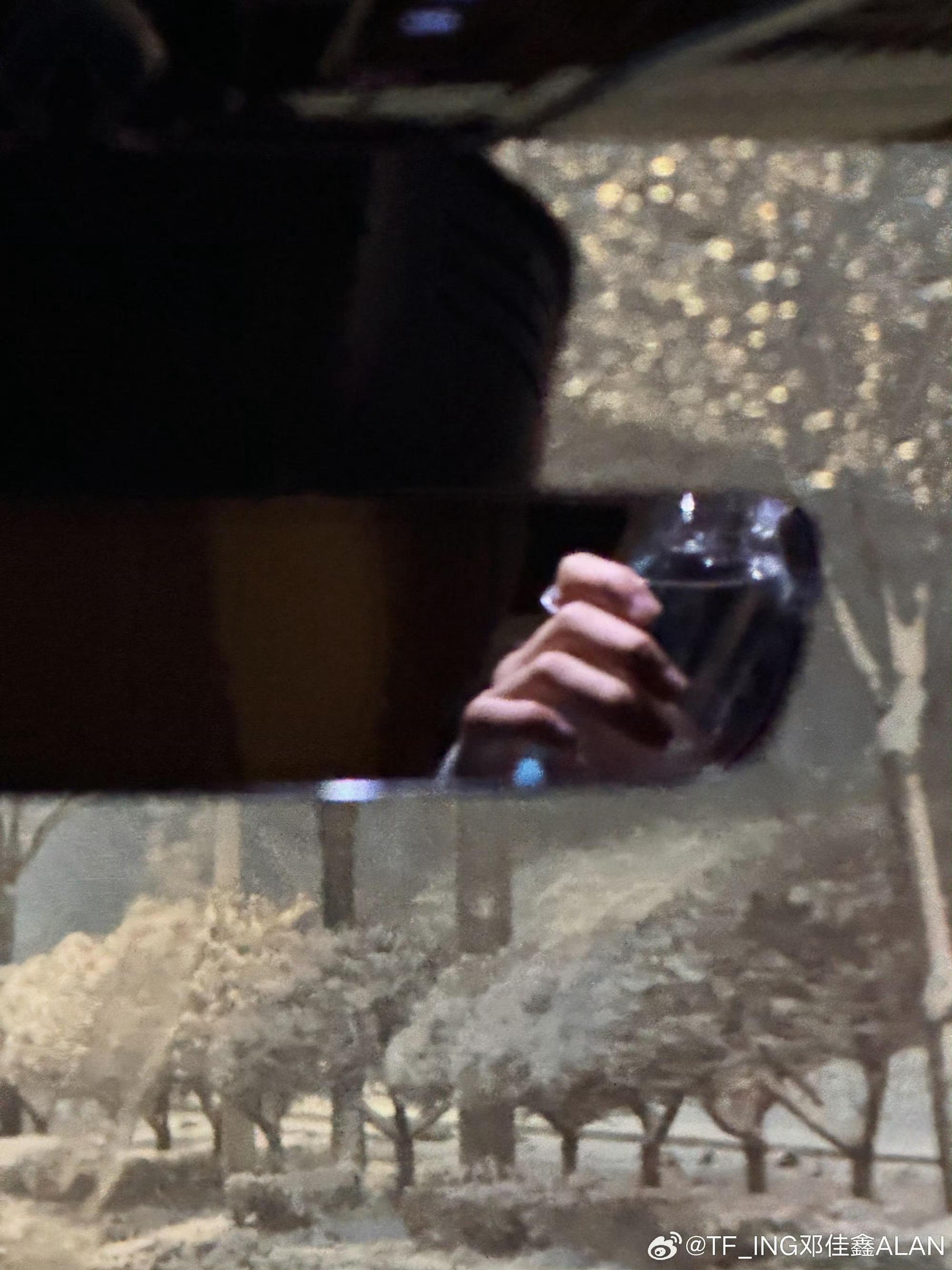 邓佳鑫三月第一天营业邓佳鑫三月第一天营业🈶发量富人对镜自拍帅哥氛围感拿捏手控党