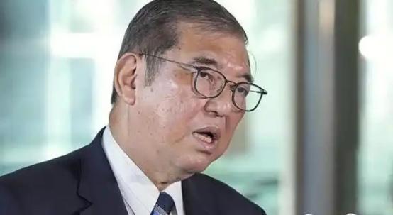 日本这一刀捅得可真够狠！中美贸易战打得火热的时候，日本突然跟进制裁，断供了十多种