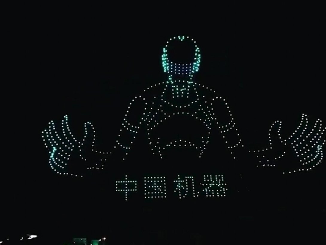 这些闪耀夜空的都是中国制造 高铁、新能源、机器人，中国造船业、中国飞行器、中国光