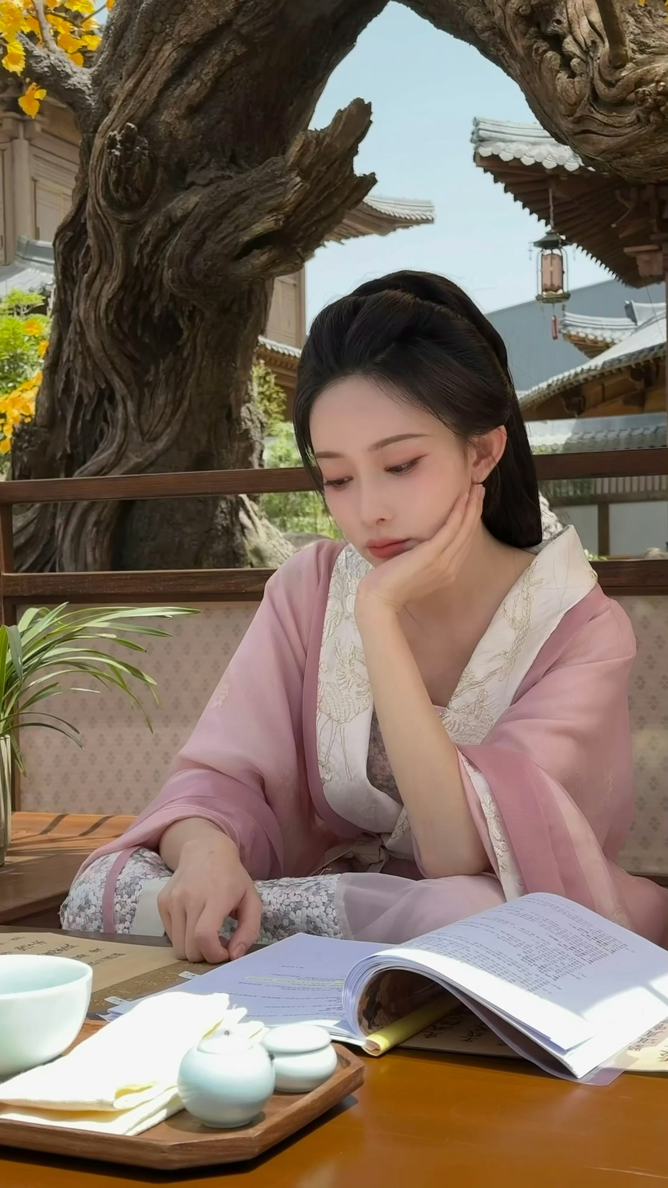 孟子义复合型眼技沈汐和被阿爹与哥哥骤然抱起的瞬间，先是身子微微僵硬，流露着许久未