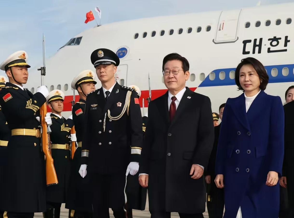 根据韩国民调机构盖洛普9日公布的最新民意调查结果，韩国总统李在明的国政支持率回升