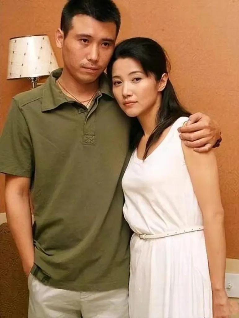 李乃文，才华横溢的“星二代”，演技出众却戏红人不红。与颜丙燕因戏生情，无奈缘尽情