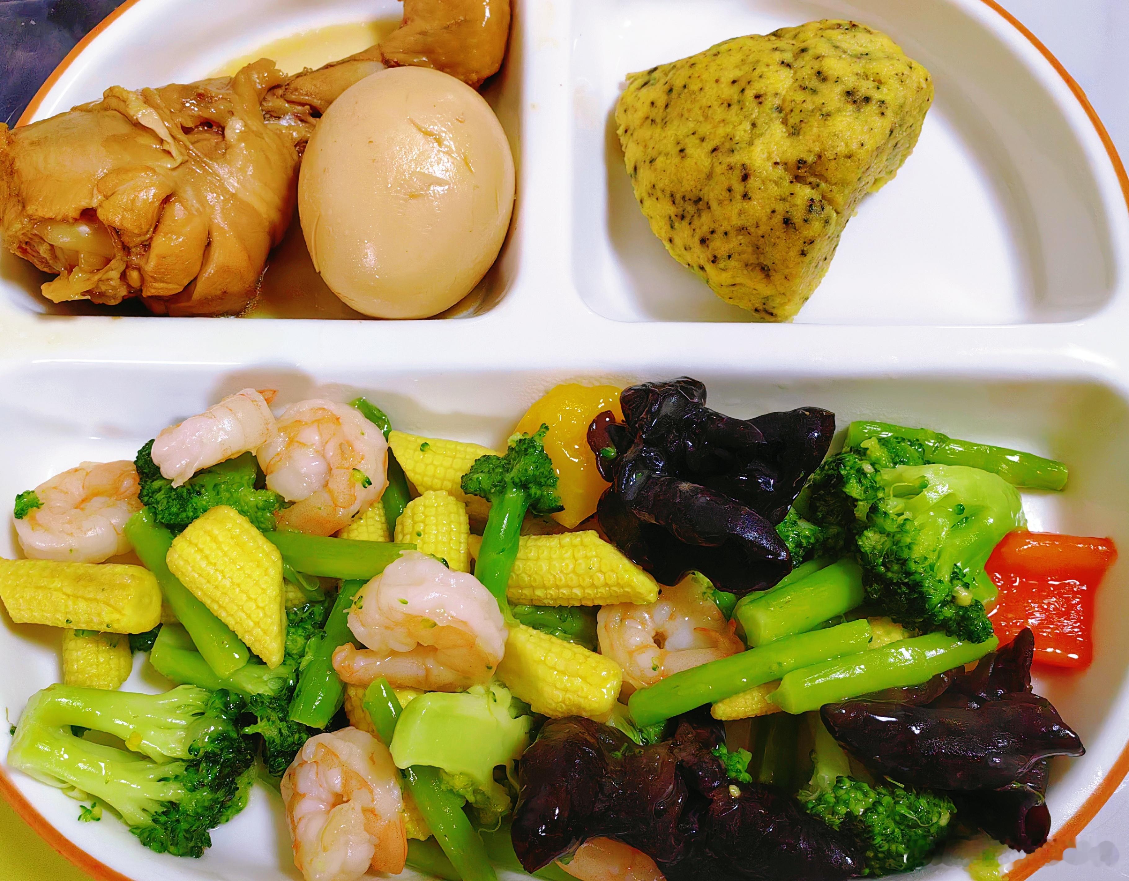 这周只休周六，洗了衣服卤了鸡腿鸡蛋，睡了一大觉午觉，朋友圈是小伙伴各处的学术会，